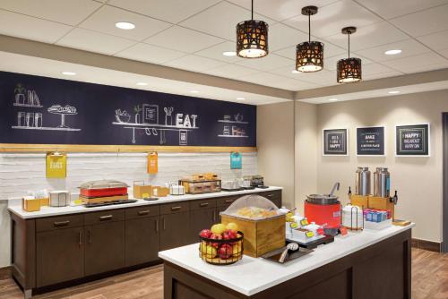 Hampton Inn & Suites Overland Park South