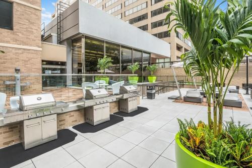 Wonderful 2BR Apartment at Crystal City With Gym in Arlington, USA