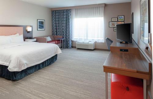 Hampton Inn & Suites Overland Park South