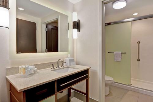 King Studio Suite - Non-Smoking image 1