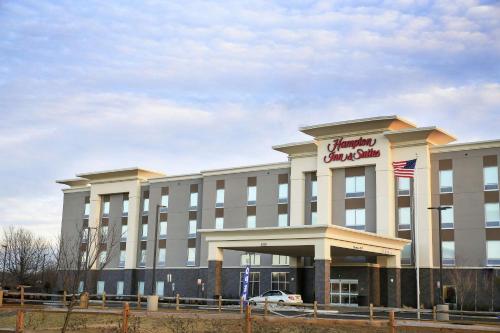 Hampton Inn & Suites Mount Laurel/Moorestown - image 7