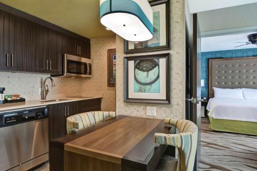 One-Bedroom King Suite - Non-Smoking image 6