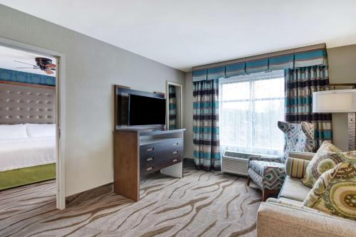 One-Bedroom King Suite - Non-Smoking image 2