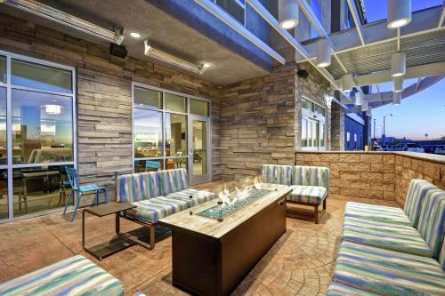 Home2 Suites by Hilton Victorville - image 9