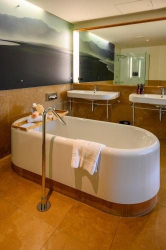 Bathroom, Ohtel Wellington in Oriental Parade