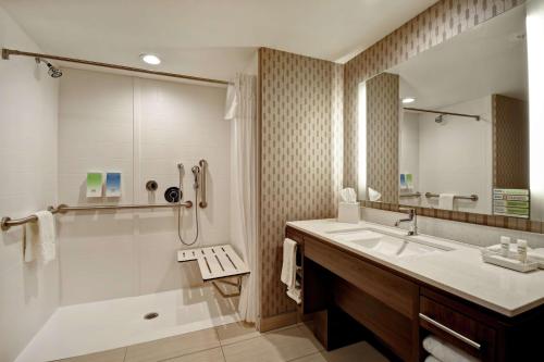 Home2 Suites by Hilton Victorville - image 11