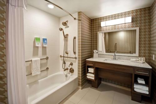 Home2 Suites by Hilton Gilbert - image 3