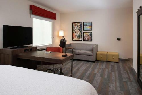 1 king bed, 1 sofa bed
