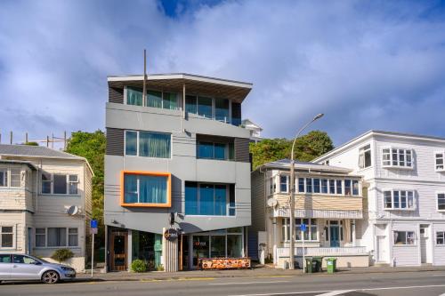 Exterior view, Ohtel Wellington in Oriental Parade