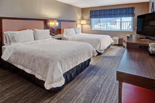 2 queen beds