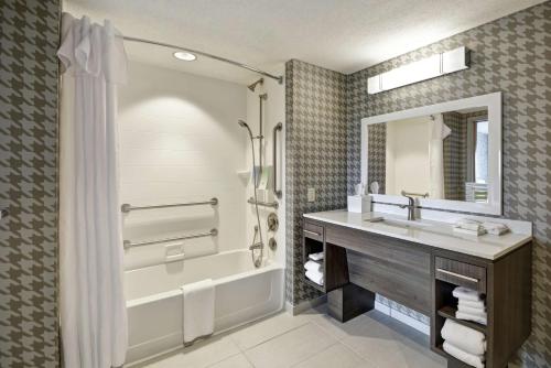 Home2 Suites By Hilton Portland Airport