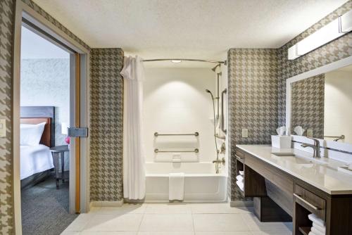 Home2 Suites By Hilton Portland Airport - image 11