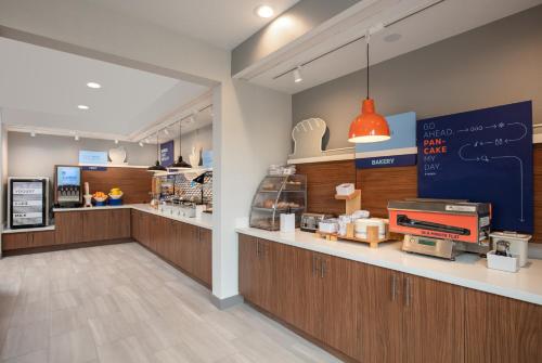 Holiday Inn Express Bothell - Canyon Park an IHG Hotel - image 8