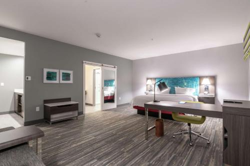 King Studio Suite - Non Smoking room in Hampton by Hilton Dallas East