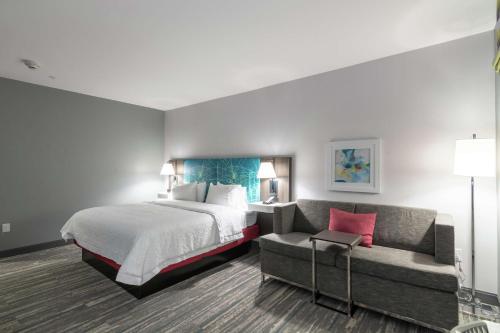King Room with Sofa Bed image 3