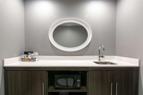 King Studio Suite - Non Smoking image 3