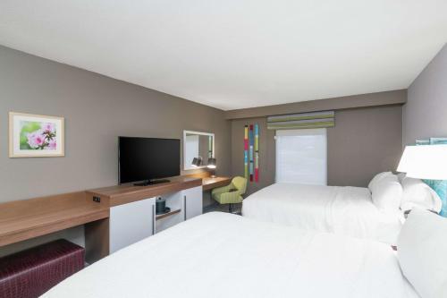 2 queen beds