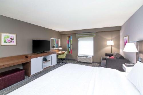 1 king bed, 1 sofa bed