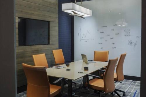 Awesome 1 BR Apt + Den At Crystal City With Gym in Arlington, USA