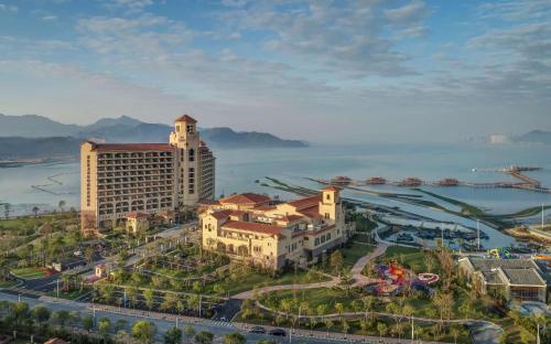 . Doubletree By Hilton Huidong Resort