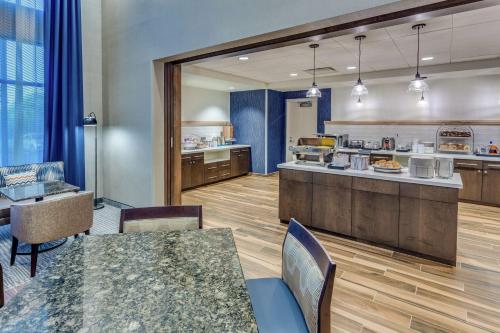 Hampton Inn & Suites Kittery - image 6