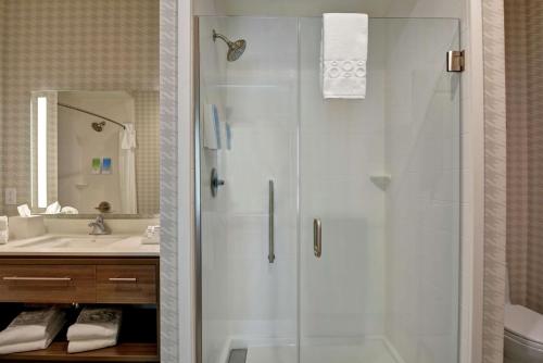 Home2 Suites by Hilton Charleston West Ashley Room Type - King Studio - Mobility and Hearing Access/Non-Smoking