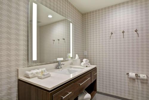 Home2 Suites Charleston West Ashley - image 2