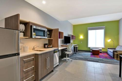Home2 Suites by Hilton Charleston West Ashley Room Type - One-Bedroom King Suite - Non-Smoking