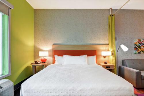 Home2 Suites by Hilton Charleston West Ashley Room Type - King Studio Suite - Hearing Accessible/Non-Smoking