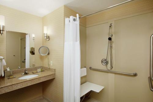 DoubleTree Richmond Airport - image 9