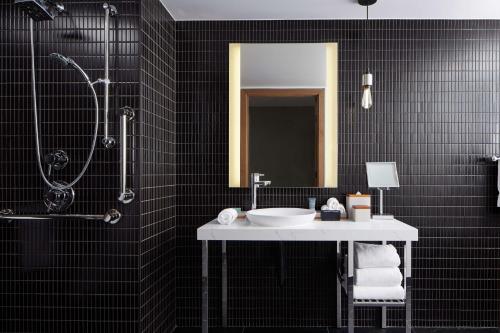King Room - Mobility Access image 4
