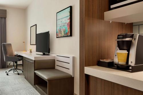 Hilton Garden Inn Seattle Airport - image 8