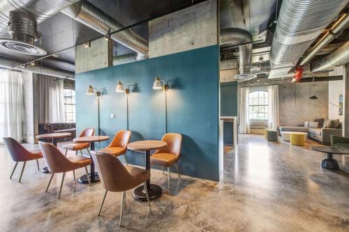 NYLO Las Colinas Hotel, Tapestry Collection by Hilton in Irving, USA
