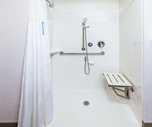 Hampton Inn Gardner - image 6