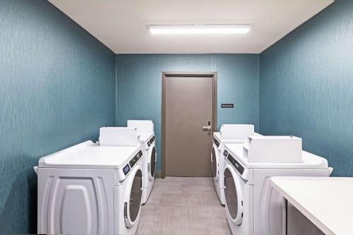 Hampton Inn by Hilton Gardner Conference Center - 숙소 외관