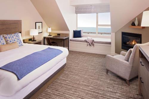 Chrysalis Inn & Spa Bellingham, Curio Collection by Hilton Room Type - Deluxe King Room with Bay View