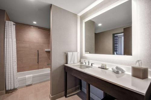 Embassy Suites Jonesboro - Arkansas State - image 13