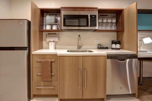 Home2 Suites By Hilton Loves Park Rockford - image 10
