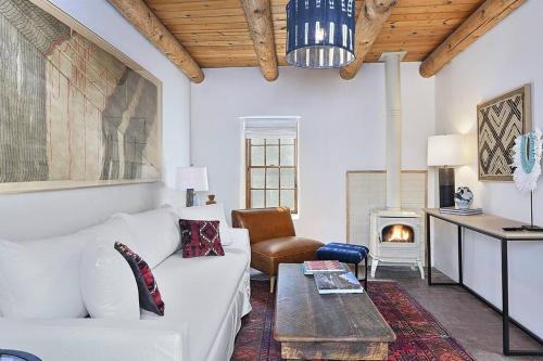 Dos Hermanas Suite 5 Downtown 1BR 1BA