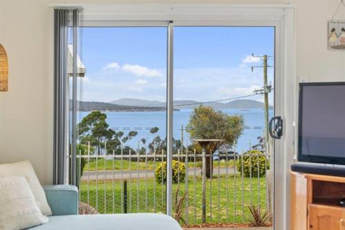 Cosy Cabin, Big View ! in Primrose Sands