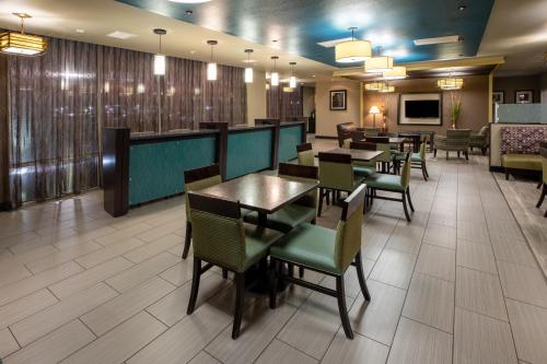 餐飲選擇, 杜蘭特溫德姆拉昆塔套房酒店 (La Quinta Inn & Suites by Wyndham Durant) in 杜蘭特