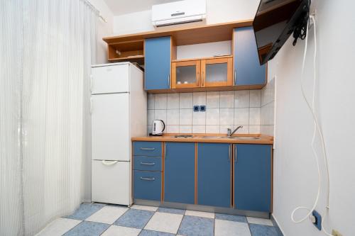 Apartments with a parking space Mandre Pag - 16836 - image 8