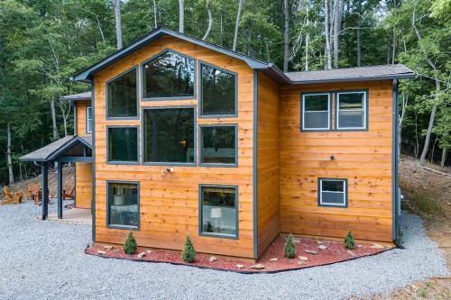Hillside Hideaway Cabin in Ellijay, USA