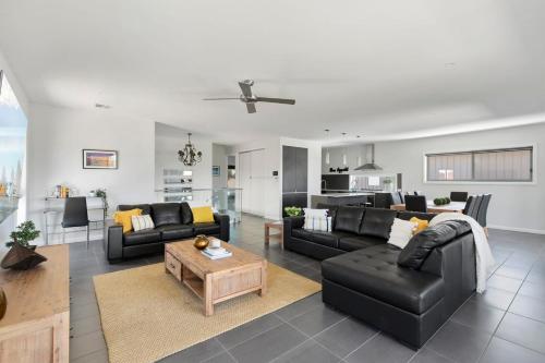 NEW - Sunrise Waters Holiday House