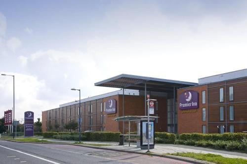 Premier Inn London Heathrow Airport T2 & T3 - Bath Road