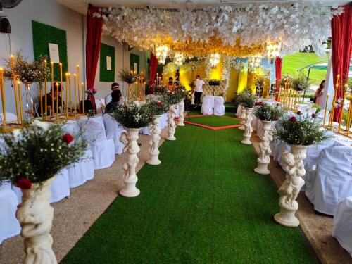 Hideaways Restobar and Resort