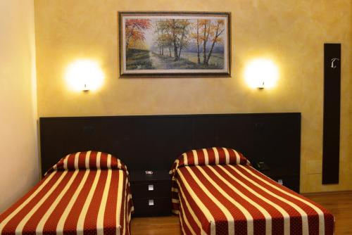 2 twin beds