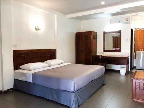 Suansin Garden Hotel โรงแรมสวนสินการ์เด้น - Tap to explore photos