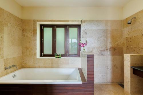 Baan Suay Villa - Tap to explore photos