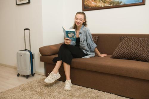 Goldcentral Apartment Dob-Cozy Place Next to Mazel Tov-Two Bedrooms - image 9